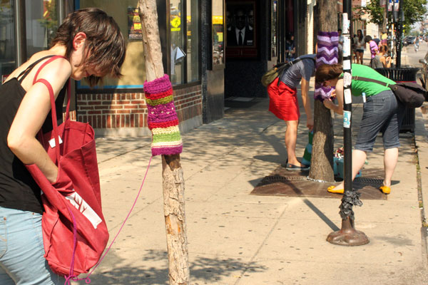 yarnBombLoganSquare_08