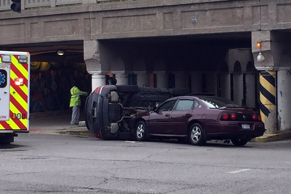 accidentFlippedCar_2